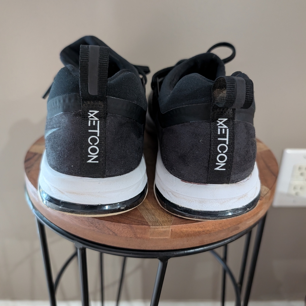 Nike Black and White Athletic Shoes - Picture 2 of 4